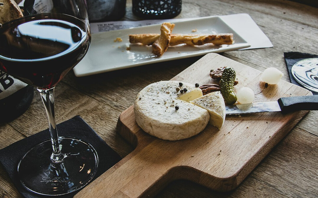 wine and cheese pairing