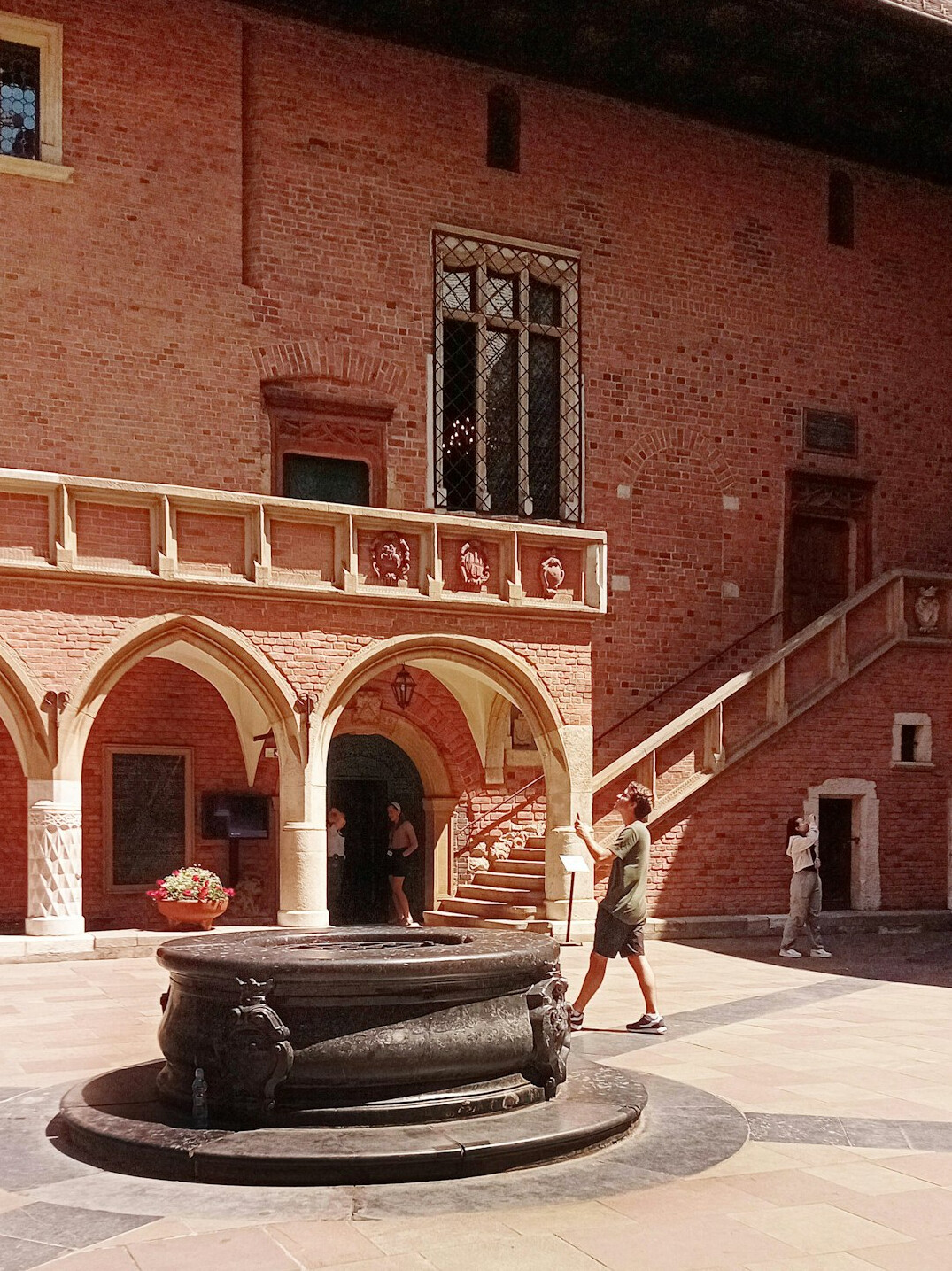 hidden courtyard in krakow