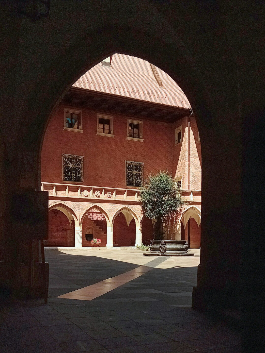hidden courtyard in krakow